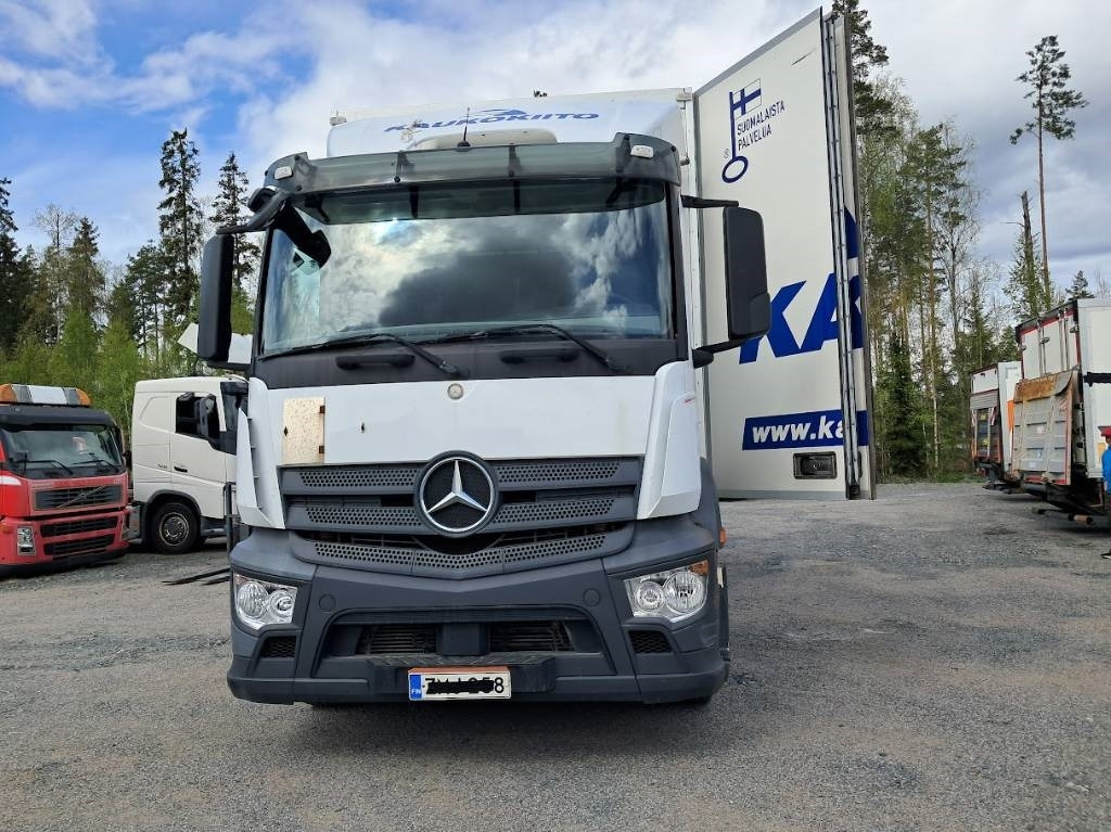 Mercedes-Benz Antos 1824L - Kamion sa zatvorenim sandukom: slika 2 Mercedes-Benz Antos 1824L - Kamion sa zatvorenim sandukom: slika 2