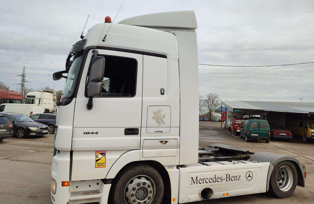 Tegljač Mercedes-Benz Actros 1844 LS: slika 8 Tegljač Mercedes-Benz Actros 1844 LS: slika 8