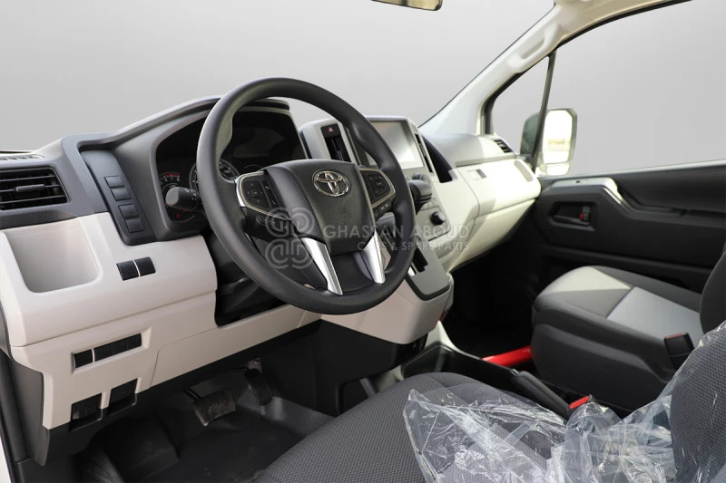 Minibus, Putnički kombi Toyota Hiace: slika 11