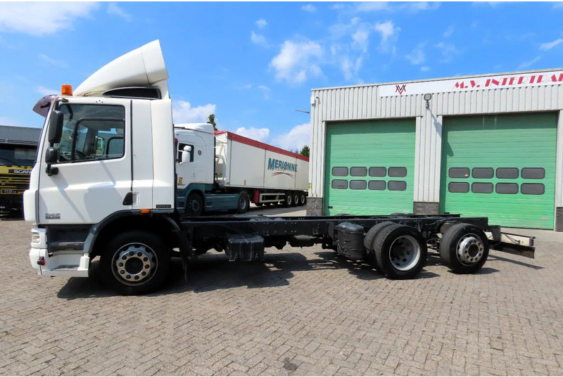 DAF CF 75.310 6x2 , DUTCH TRUCK, 4.20 wheelbasis - Kamion sa golom šasijom i zatvorenom kabinom: slika 4 DAF CF 75.310 6x2 , DUTCH TRUCK, 4.20 wheelbasis - Kamion sa golom šasijom i zatvorenom kabinom: slika 4