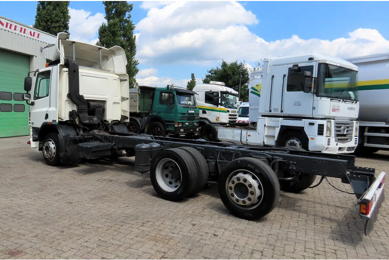 DAF CF 75.310 6x2 , DUTCH TRUCK, 4.20 wheelbasis - Kamion sa golom šasijom i zatvorenom kabinom: slika 5 DAF CF 75.310 6x2 , DUTCH TRUCK, 4.20 wheelbasis - Kamion sa golom šasijom i zatvorenom kabinom: slika 5