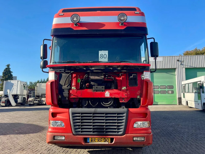 DAF XF 95.430 BERDEX 3 decks. Water, fans, Scales! Excellent condition. - Kamion za prevoz stoke: slika 4 DAF XF 95.430 BERDEX 3 decks. Water, fans, Scales! Excellent condition. - Kamion za prevoz stoke: slika 4
