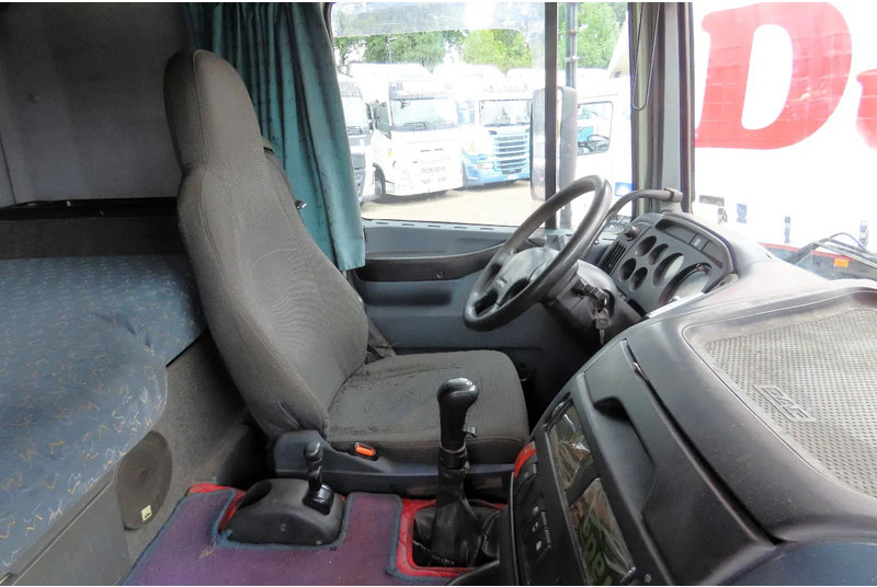 DAF XF 95.430 Manual diesel injection! Manual gearbox! - Kamion sa ceradom: slika 5 DAF XF 95.430 Manual diesel injection! Manual gearbox! - Kamion sa ceradom: slika 5
