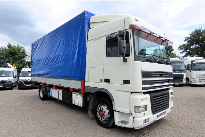DAF XF 95.430 Manual diesel injection! Manual gearbox! - Kamion sa ceradom: slika 1 DAF XF 95.430 Manual diesel injection! Manual gearbox! - Kamion sa ceradom: slika 1