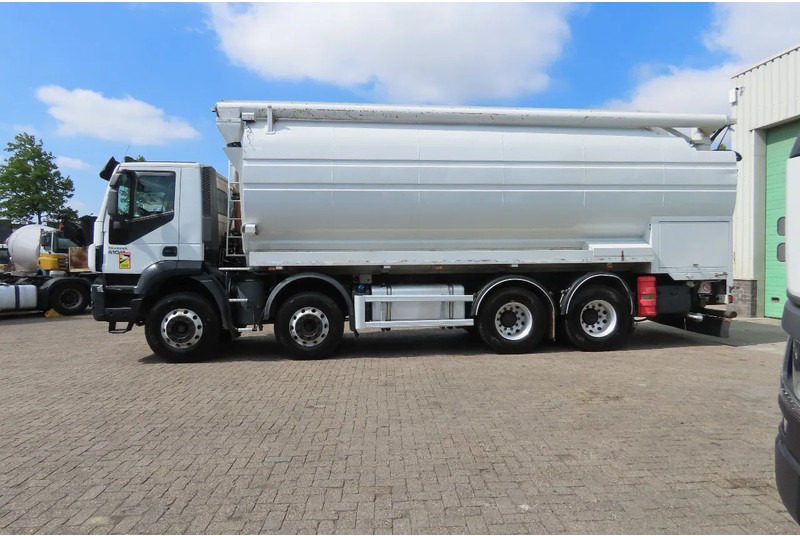 Iveco Eurotrakker 410 8x4. Light damages, 100% all working. 100% drivable - Kamion cisterna: slika 4 Iveco Eurotrakker 410 8x4. Light damages, 100% all working. 100% drivable - Kamion cisterna: slika 4