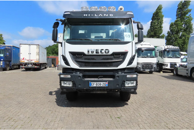 Iveco Eurotrakker 410 8x4. Light damages, 100% all working. 100% drivable - Kamion cisterna: slika 2 Iveco Eurotrakker 410 8x4. Light damages, 100% all working. 100% drivable - Kamion cisterna: slika 2