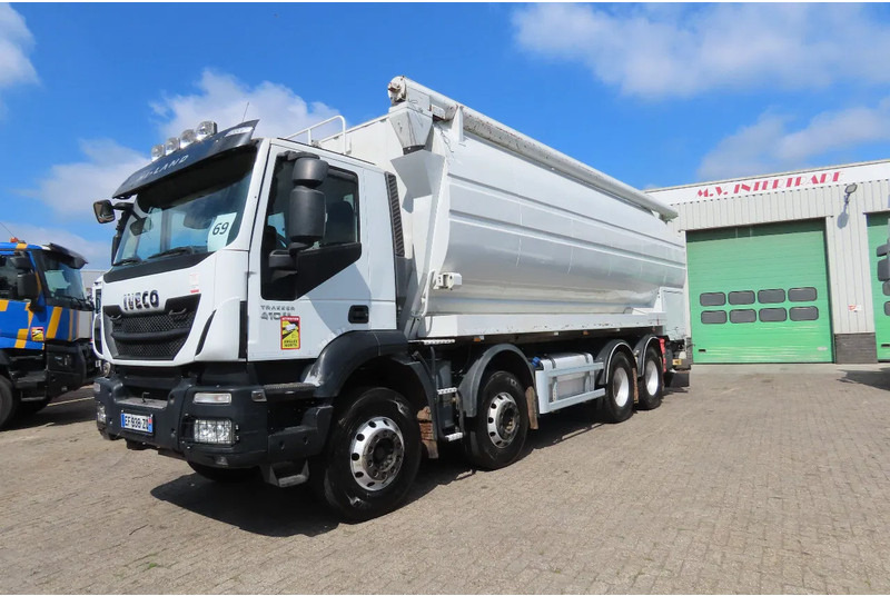 Iveco Eurotrakker 410 8x4. Light damages, 100% all working. 100% drivable - Kamion cisterna: slika 1 Iveco Eurotrakker 410 8x4. Light damages, 100% all working. 100% drivable - Kamion cisterna: slika 1