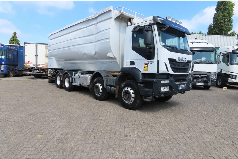 Iveco Eurotrakker 410 8x4. Light damages, 100% all working. 100% drivable - Kamion cisterna: slika 3 Iveco Eurotrakker 410 8x4. Light damages, 100% all working. 100% drivable - Kamion cisterna: slika 3
