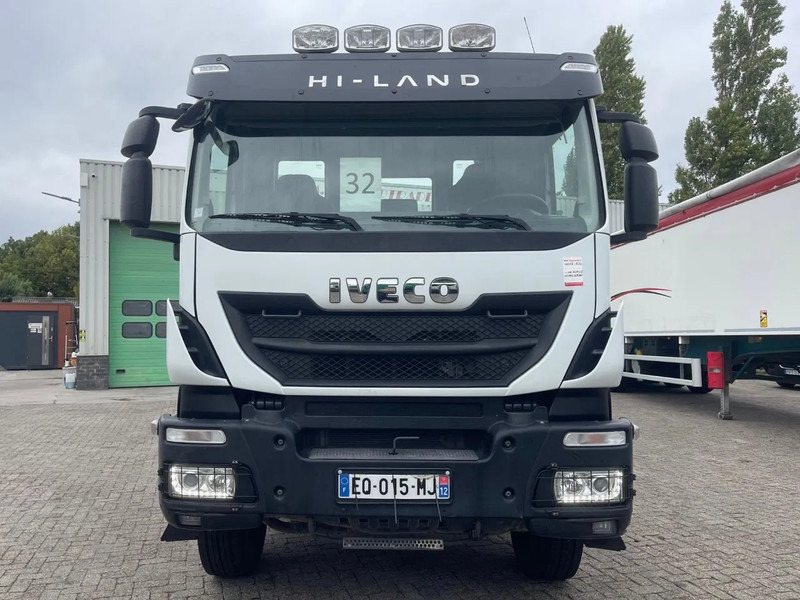 Iveco Trakker 410 PTO RETARDER, 8x4 , 442000 km! - Kamion sa golom šasijom i zatvorenom kabinom: slika 2 Iveco Trakker 410 PTO RETARDER, 8x4 , 442000 km! - Kamion sa golom šasijom i zatvorenom kabinom: slika 2