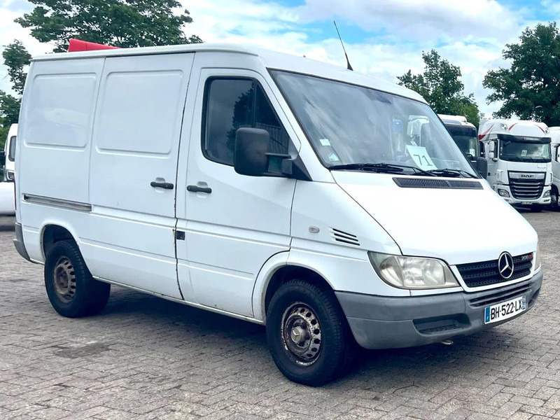 Mercedes-Benz Sprinter 208 3 seats. Very good bus! 100% engine and gearbox! France use - Furgon: slika 1 Mercedes-Benz Sprinter 208 3 seats. Very good bus! 100% engine and gearbox! France use - Furgon: slika 1