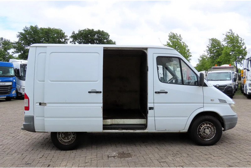Mercedes-Benz Sprinter 208 3 seats. Very good bus! 100% engine and gearbox! France use - Furgon: slika 3 Mercedes-Benz Sprinter 208 3 seats. Very good bus! 100% engine and gearbox! France use - Furgon: slika 3