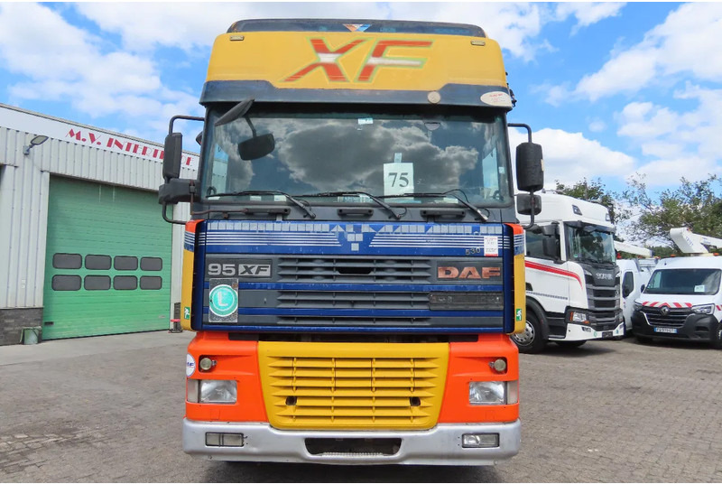 DAF XF 530 type E4, Manual!!! - Tegljač: slika 3 DAF XF 530 type E4, Manual!!! - Tegljač: slika 3