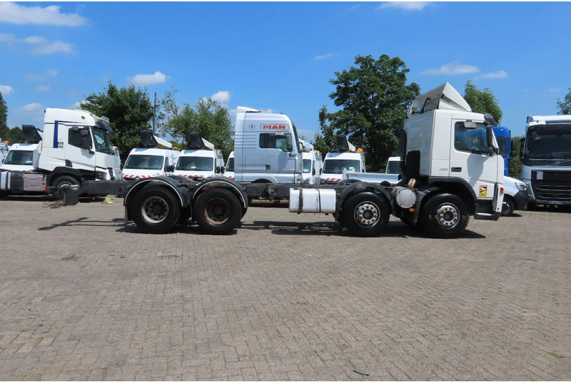 Volvo FM 12.380 8x4 FULL SPRING. 100% condition! - Kamion sa golom šasijom i zatvorenom kabinom: slika 5 Volvo FM 12.380 8x4 FULL SPRING. 100% condition! - Kamion sa golom šasijom i zatvorenom kabinom: slika 5