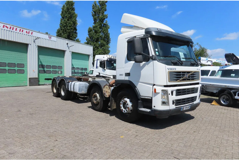 Volvo FM 380 8x4 FULL SPRING. 100% condition! - Kamion sa golom šasijom i zatvorenom kabinom: slika 3 Volvo FM 380 8x4 FULL SPRING. 100% condition! - Kamion sa golom šasijom i zatvorenom kabinom: slika 3