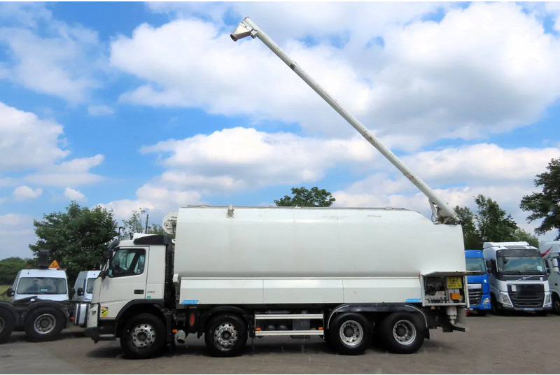 Volvo FMX 450 8x4 AUGER, radio control, 7 COMP. Full Volvo Service! . EXCELLENT condition - Kamion cisterna: slika 2 Volvo FMX 450 8x4 AUGER, radio control, 7 COMP. Full Volvo Service! . EXCELLENT condition - Kamion cisterna: slika 2