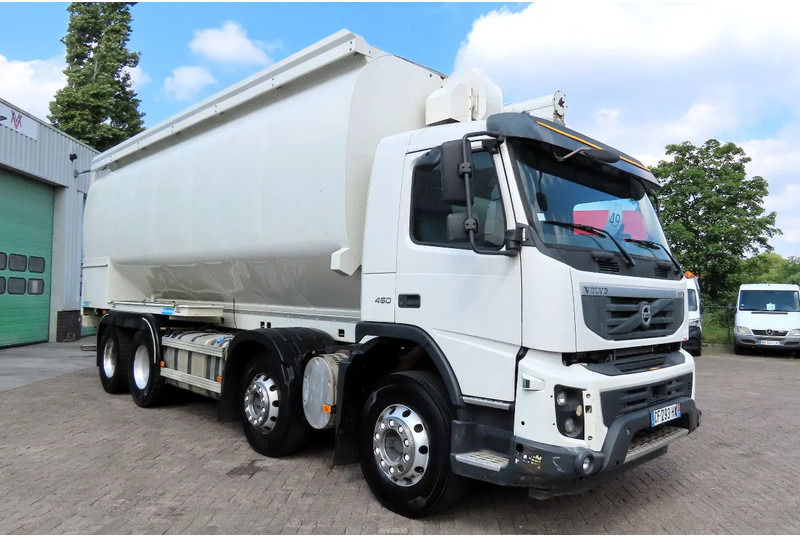 Volvo FMX 450 8x4 AUGER, radio control, 7 COMP. Full Volvo Service! . EXCELLENT condition - Kamion cisterna: slika 3 Volvo FMX 450 8x4 AUGER, radio control, 7 COMP. Full Volvo Service! . EXCELLENT condition - Kamion cisterna: slika 3