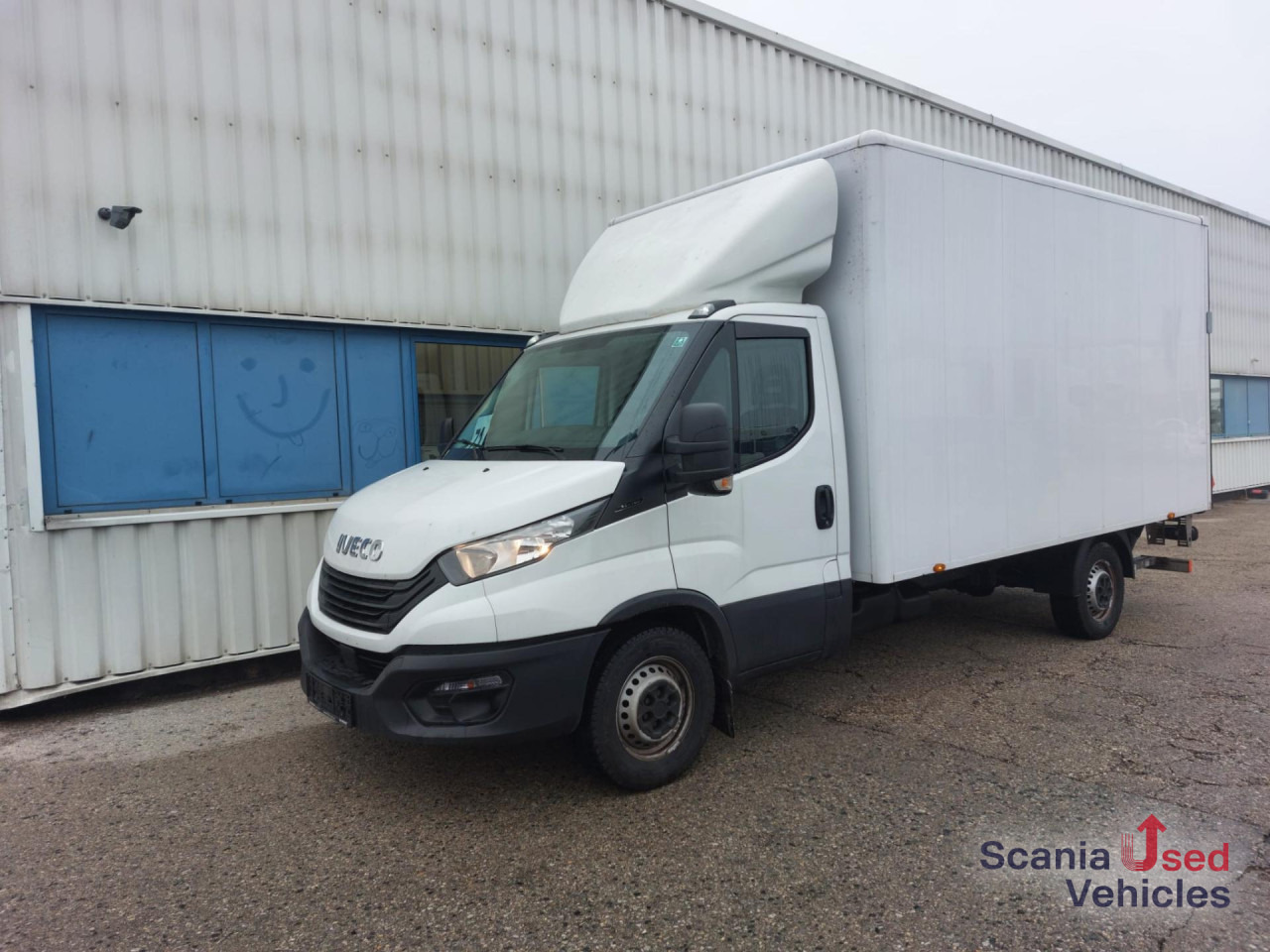 IVECO 35 C 16 Koffer Ladebordwand - Dostavno vozilo sa zatvorenim sandukom: slika 1 IVECO 35 C 16 Koffer Ladebordwand - Dostavno vozilo sa zatvorenim sandukom: slika 1