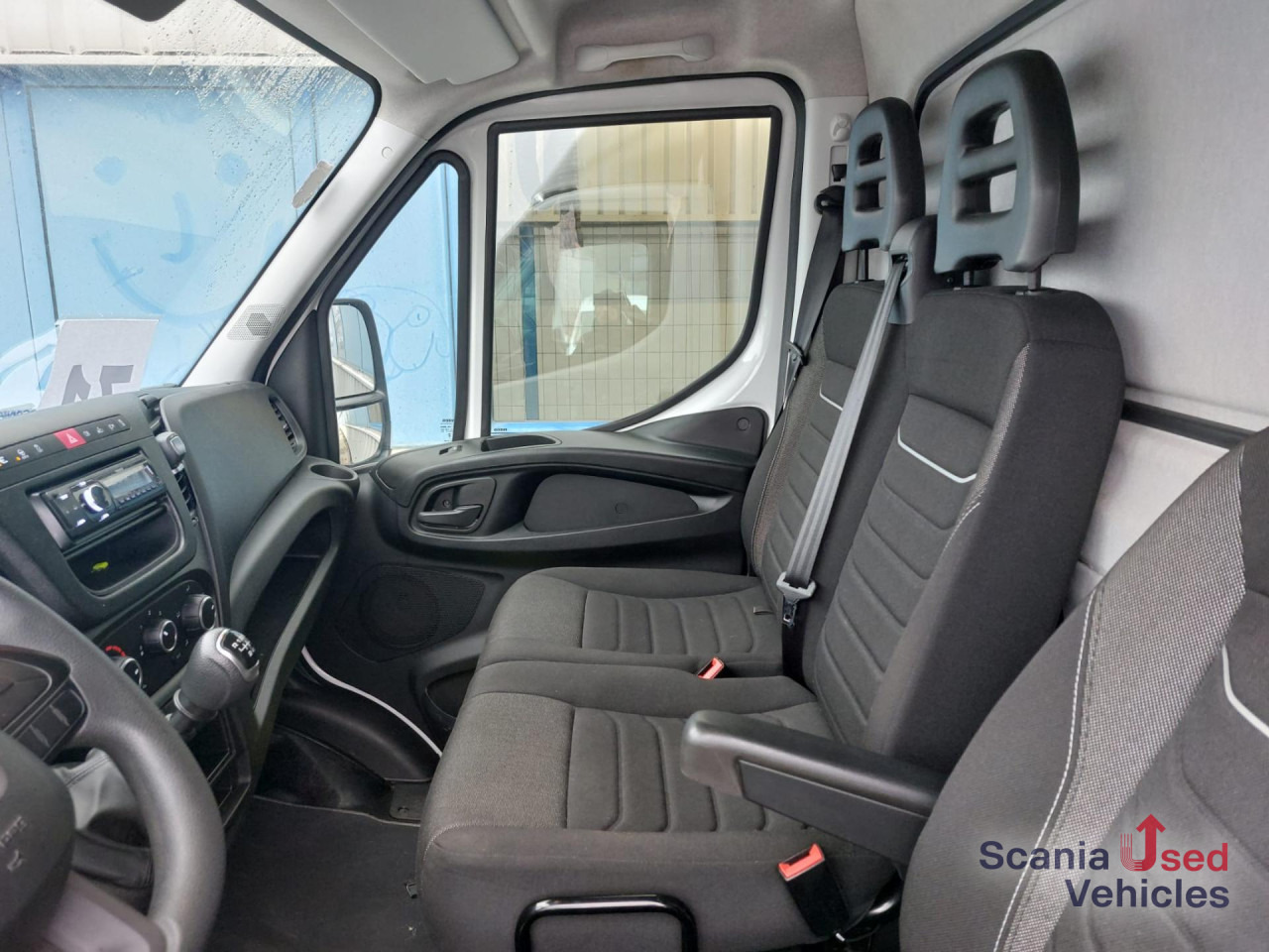 IVECO 35 C 16 Koffer Ladebordwand - Dostavno vozilo sa zatvorenim sandukom: slika 3 IVECO 35 C 16 Koffer Ladebordwand - Dostavno vozilo sa zatvorenim sandukom: slika 3