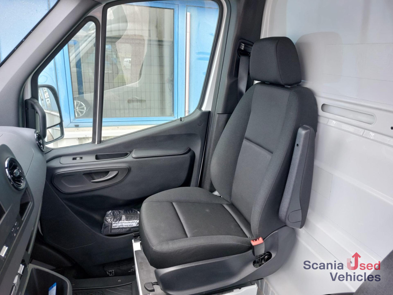 MERCEDES-BENZ Sprinter 316 CDI KOFFER Ladebordwand - Dostavno vozilo sa zatvorenim sandukom: slika 2 MERCEDES-BENZ Sprinter 316 CDI KOFFER Ladebordwand - Dostavno vozilo sa zatvorenim sandukom: slika 2
