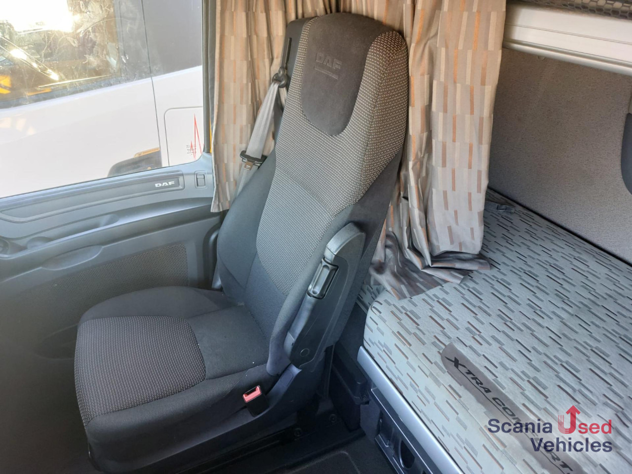 DAF XF 460 FT Space Cab Low deck - Tegljač: slika 5 DAF XF 460 FT Space Cab Low deck - Tegljač: slika 5