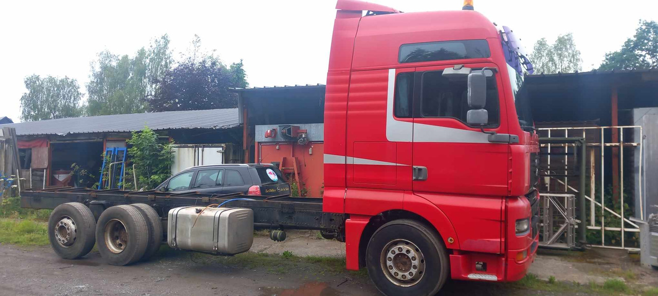 MAN TGA 26.363 - Kamion sa golom šasijom i zatvorenom kabinom: slika 1 MAN TGA 26.363 - Kamion sa golom šasijom i zatvorenom kabinom: slika 1