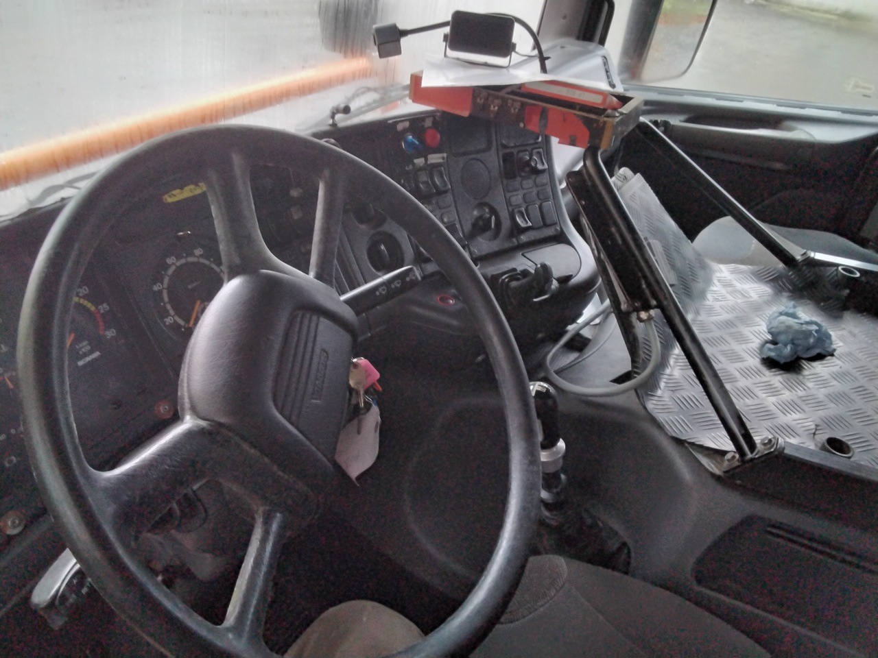 Istovarivač SCANIA 94G260: slika 6