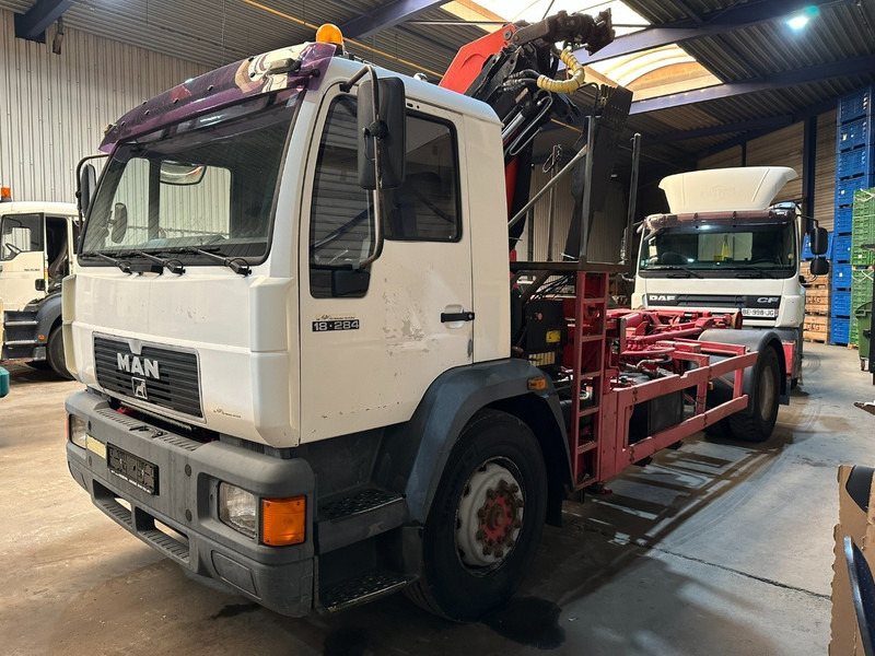 MAN 18.284 HOOKLIFT + CRANE PALFINGER PK 11001 A - STEEL SPRING / BLATT / LAMES - BE TRUCK - Kamion sa hidrauličnom kukom, Kamion sa dizalicom: slika 2 MAN 18.284 HOOKLIFT + CRANE PALFINGER PK 11001 A - STEEL SPRING / BLATT / LAMES - BE TRUCK - Kamion sa hidrauličnom kukom, Kamion sa dizalicom: slika 2