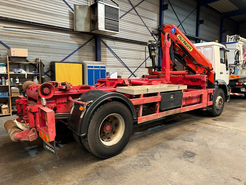 MAN 18.284 HOOKLIFT + CRANE PALFINGER PK 11001 A - STEEL SPRING / BLATT / LAMES - BE TRUCK - Kamion sa hidrauličnom kukom, Kamion sa dizalicom: slika 4 MAN 18.284 HOOKLIFT + CRANE PALFINGER PK 11001 A - STEEL SPRING / BLATT / LAMES - BE TRUCK - Kamion sa hidrauličnom kukom, Kamion sa dizalicom: slika 4