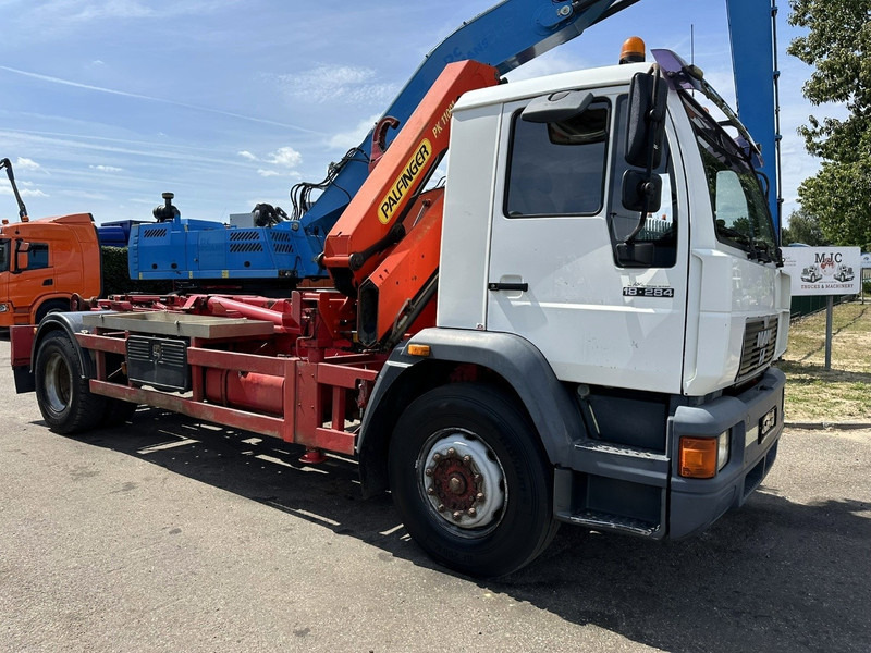 MAN 18.284 HOOKLIFT + CRANE PALFINGER PK 11001 A - TÜV 05/2026 - STEEL SPRING / BLATT / LAMES - BE TRUCK - Kamion sa hidrauličnom kukom, Kamion sa dizalicom: slika 2 MAN 18.284 HOOKLIFT + CRANE PALFINGER PK 11001 A - TÜV 05/2026 - STEEL SPRING / BLATT / LAMES - BE TRUCK - Kamion sa hidrauličnom kukom, Kamion sa dizalicom: slika 2