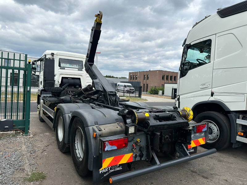 MAN TGS 28.360 6x2 HOOKLIFT 21T HIAB MULTILIFT XR21-S51 - LIFT AXLE - BE TRUCK - Kamion sa hidrauličnom kukom: slika 4 MAN TGS 28.360 6x2 HOOKLIFT 21T HIAB MULTILIFT XR21-S51 - LIFT AXLE - BE TRUCK - Kamion sa hidrauličnom kukom: slika 4