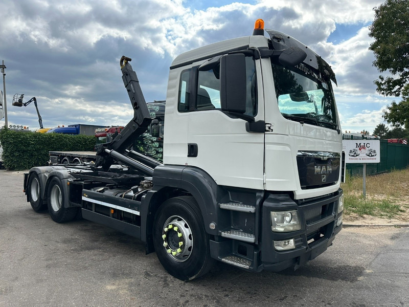 MAN TGS 28.360 6x2 HOOKLIFT 21T HIAB MULTILIFT XR21-S51 - LIFT AXLE - BE TRUCK - Kamion sa hidrauličnom kukom: slika 1 MAN TGS 28.360 6x2 HOOKLIFT 21T HIAB MULTILIFT XR21-S51 - LIFT AXLE - BE TRUCK - Kamion sa hidrauličnom kukom: slika 1
