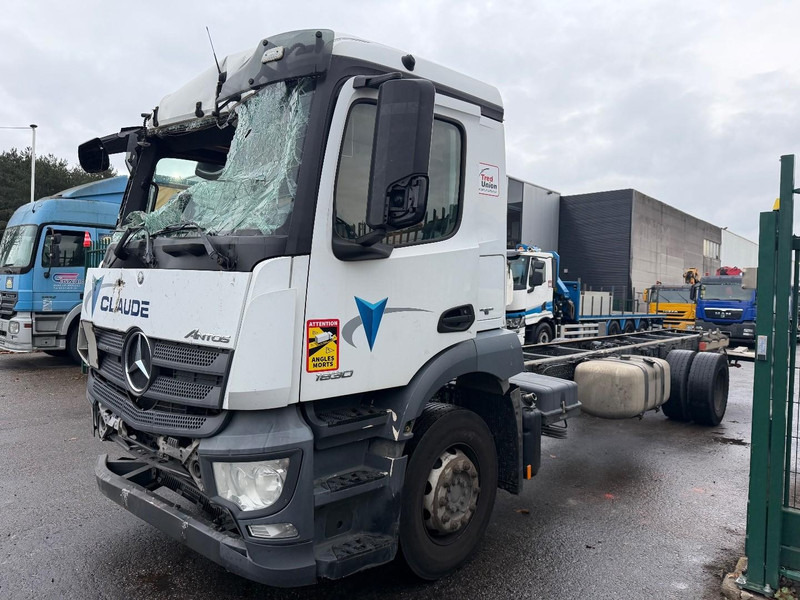 Mercedes-Benz ANTOS 1830 - 4x2 (8m90) CHASSIS CABINE - 19T - A/C - TAILLIFT - *440.000km* - EURO 6 - ENGINE + GEARBOX + CHASSIS = OK - Kamion sa golom šasijom i zatvorenom kabinom: slika 3 Mercedes-Benz ANTOS 1830 - 4x2 (8m90) CHASSIS CABINE - 19T - A/C - TAILLIFT - *440.000km* - EURO 6 - ENGINE + GEARBOX + CHASSIS = OK - Kamion sa golom šasijom i zatvorenom kabinom: slika 3