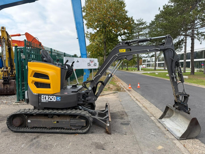 Volvo ECR25D 1159 UREN - SLOOP + SORTEERFUNCTIE - EXTRA HYDR. LEIDINGEN - HYDR SNELWISSEL - CE - BE MACHINE - Mini bager: slika 3 Volvo ECR25D 1159 UREN - SLOOP + SORTEERFUNCTIE - EXTRA HYDR. LEIDINGEN - HYDR SNELWISSEL - CE - BE MACHINE - Mini bager: slika 3