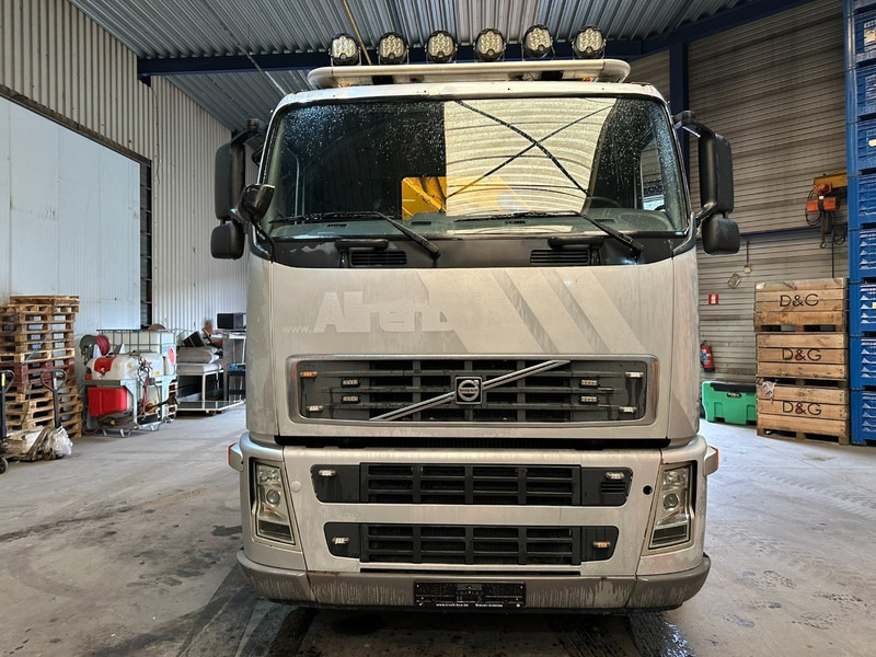Volvo FH12-420 8x4 HOOKLIFT AJK + CRANE EFFER 250 - 3S - RADIO - TRIDEM LIFT + STEERING AXLE - I SHIFT - BE TRUCK - Kamion sa hidrauličnom kukom, Kamion sa dizalicom: slika 2 Volvo FH12-420 8x4 HOOKLIFT AJK + CRANE EFFER 250 - 3S - RADIO - TRIDEM LIFT + STEERING AXLE - I SHIFT - BE TRUCK - Kamion sa hidrauličnom kukom, Kamion sa dizalicom: slika 2