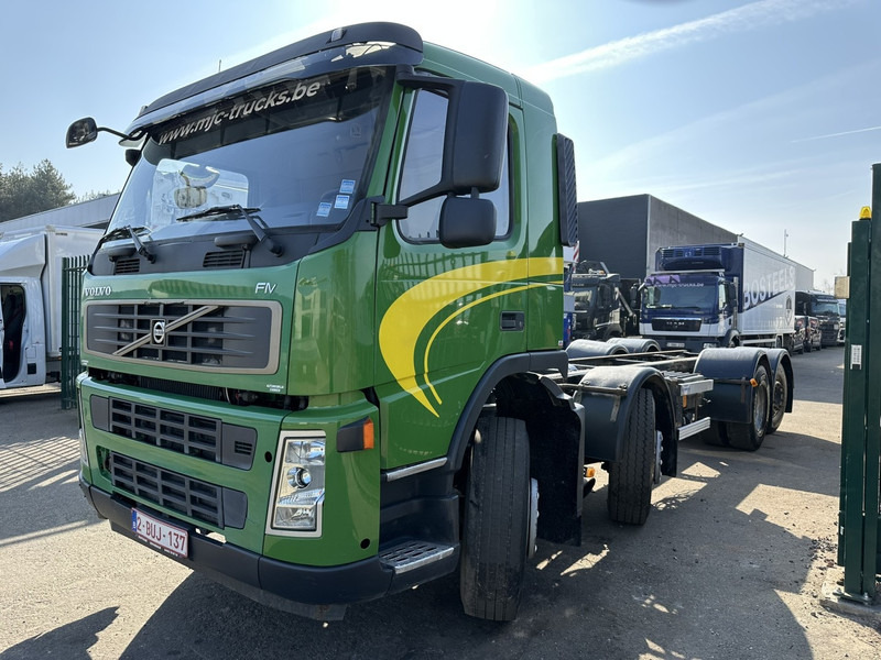 Volvo FM 340 8x2 CHASSIS (7m35) - LIFT+STEERING AXLE - MANUAL GEARBOX - EURO 3 - TÜV 05/2025 - BE TRUCK - Kamion sa golom šasijom i zatvorenom kabinom: slika 4 Volvo FM 340 8x2 CHASSIS (7m35) - LIFT+STEERING AXLE - MANUAL GEARBOX - EURO 3 - TÜV 05/2025 - BE TRUCK - Kamion sa golom šasijom i zatvorenom kabinom: slika 4
