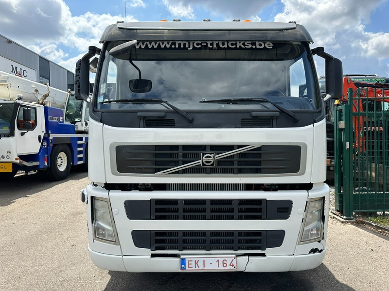 Volvo FM 450 6x2 19.000L - 5 COMP. FUEL TANKER / CITERNE - LIFT + STEERING AXLE - EURO 5 - - Kamion cisterna: slika 2 Volvo FM 450 6x2 19.000L - 5 COMP. FUEL TANKER / CITERNE - LIFT + STEERING AXLE - EURO 5 - - Kamion cisterna: slika 2