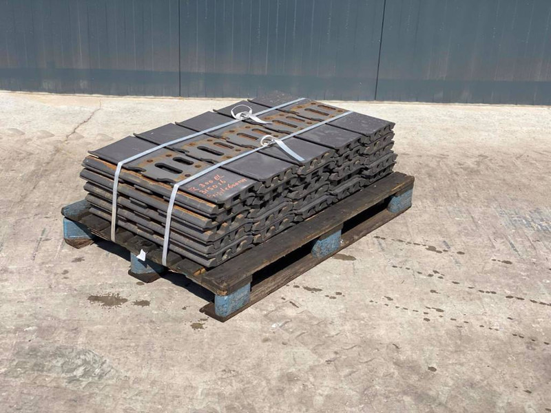 Case CX290 / CX300 Shoes/Pads - Ram/ Šasija za Građevinska mašina: slika 1 Case CX290 / CX300 Shoes/Pads - Ram/ Šasija za Građevinska mašina: slika 1