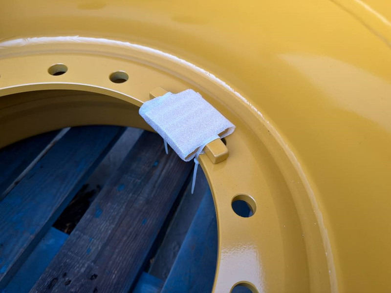 Cat 17.00-25/1.7 RIM for 20.5 x 25 - CAT 938M - Шины и диски za Građevinska mašina: slika 3 Cat 17.00-25/1.7 RIM for 20.5 x 25 - CAT 938M - Шины и диски za Građevinska mašina: slika 3