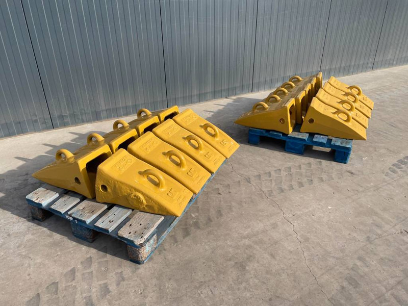 Cat 365 / 374 / 385 / 390 Tips - Kašika za Građevinska mašina: slika 1 Cat 365 / 374 / 385 / 390 Tips - Kašika za Građevinska mašina: slika 1