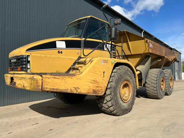 Cat 740 - Zglobni kiper: slika 1 Cat 740 - Zglobni kiper: slika 1