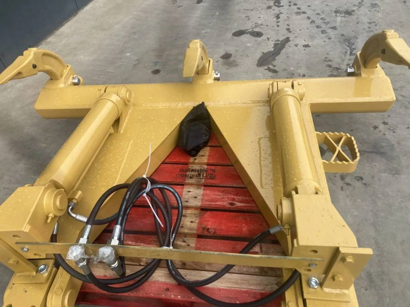 Cat D5N Ripper - Dodatak za Građevinska mašina: slika 5 Cat D5N Ripper - Dodatak za Građevinska mašina: slika 5