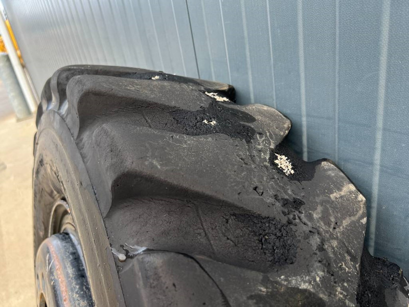 Michelin 1000 x 20 banden / 10.00 x 20: 1x2 Reifen - Шины и диски za Građevinska mašina: slika 4 Michelin 1000 x 20 banden / 10.00 x 20: 1x2 Reifen - Шины и диски za Građevinska mašina: slika 4