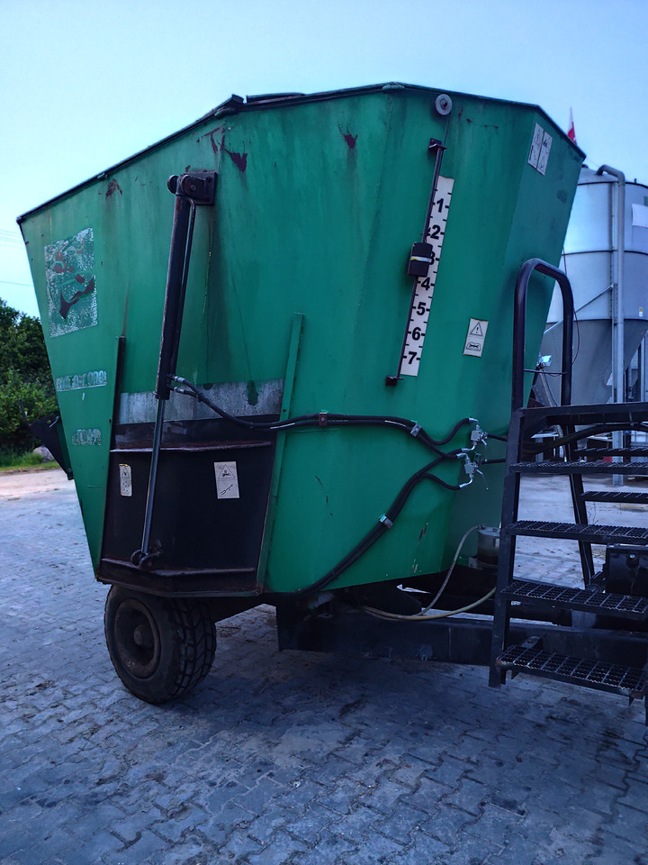 Auto-Agro T-011 - Prikolica za mešanje stočne hrane: slika 3 Auto-Agro T-011 - Prikolica za mešanje stočne hrane: slika 3