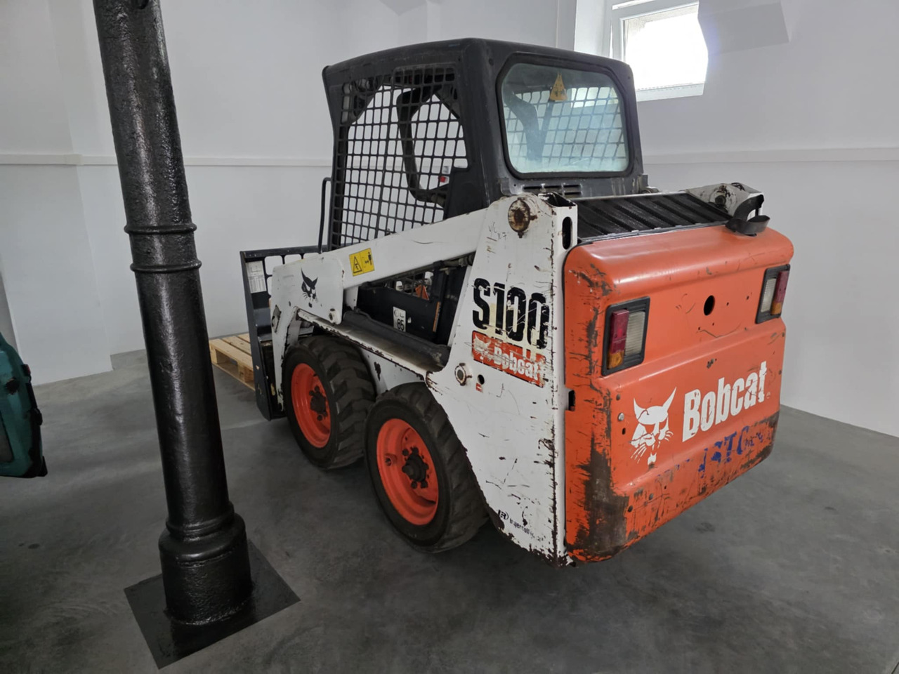 BOBCAT S100 - Mini utovarivač: slika 1 BOBCAT S100 - Mini utovarivač: slika 1
