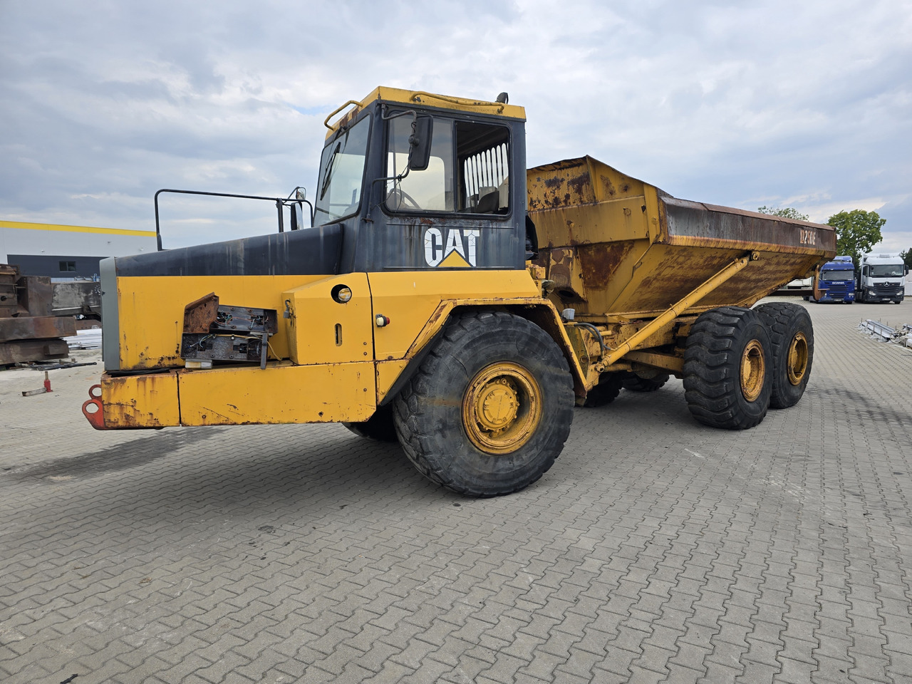 CATERPILLAR D 250 E - Zglobni kiper: slika 3 CATERPILLAR D 250 E - Zglobni kiper: slika 3