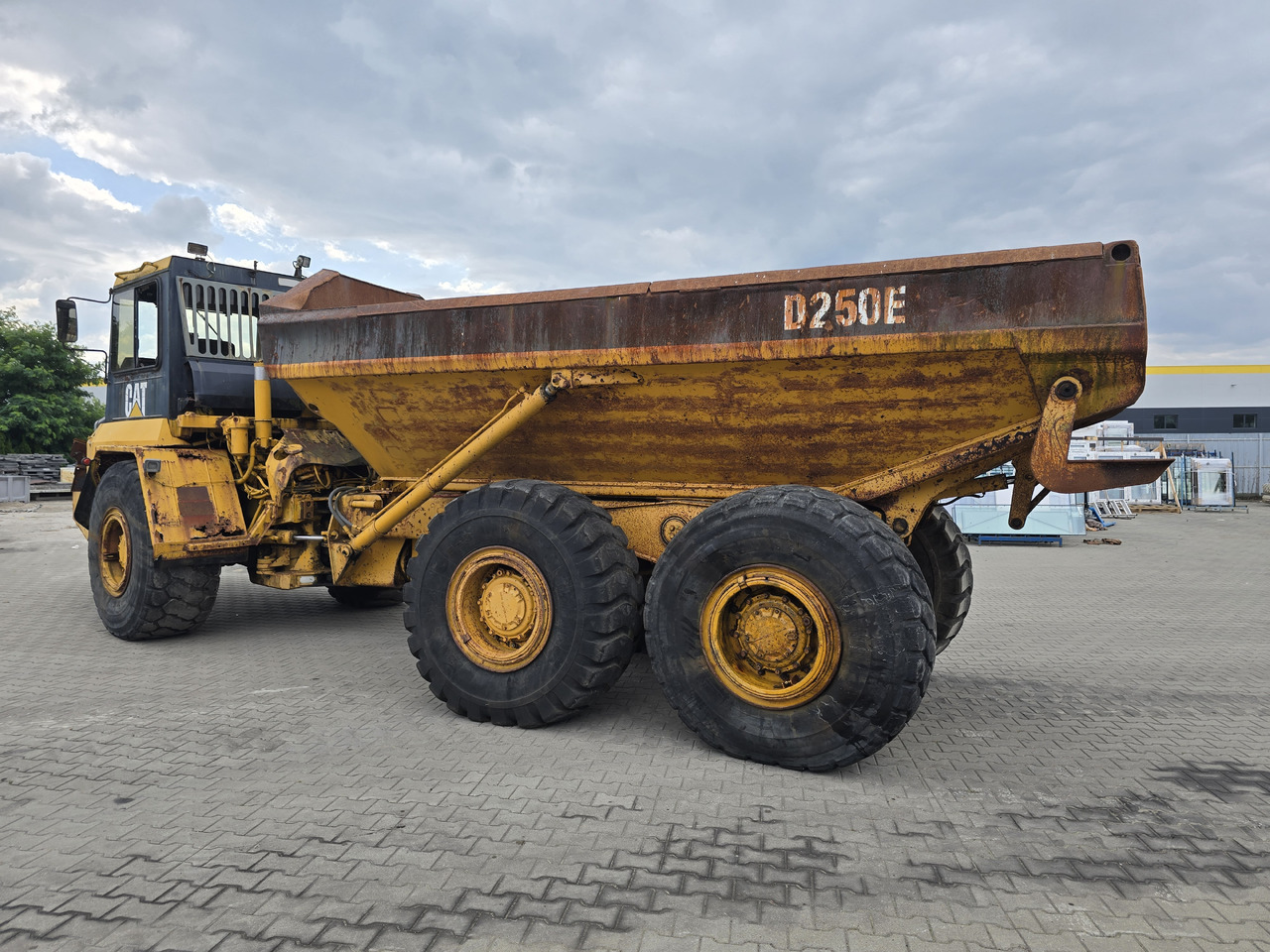 CATERPILLAR D 250 E - Zglobni kiper: slika 5 CATERPILLAR D 250 E - Zglobni kiper: slika 5