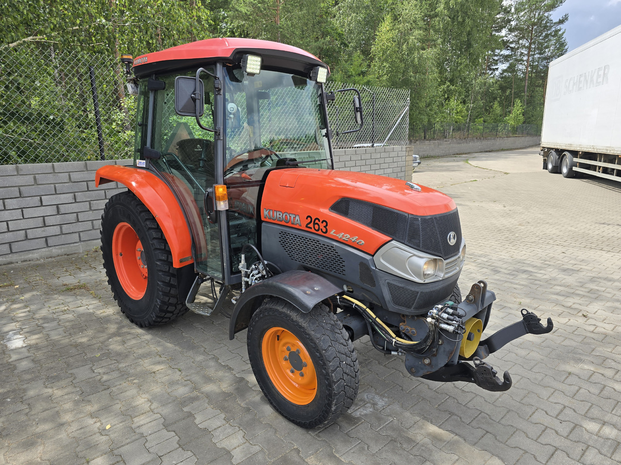 KUBOTA 4240 - Traktor: slika 4 KUBOTA 4240 - Traktor: slika 4