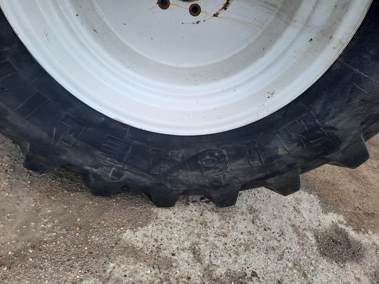 MICHELIN 650/75 R32 - Kompletan točak za Poljoprivredna mašina: slika 3 MICHELIN 650/75 R32 - Kompletan točak za Poljoprivredna mašina: slika 3