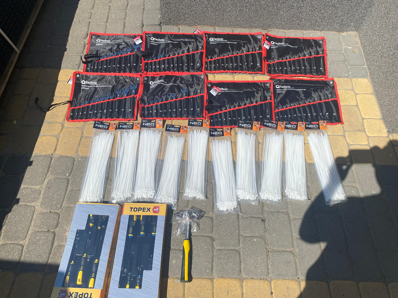 Neo Tools, Qtechnic narzedzia, klucze, opaski, młotek - Гаражна опрема: slika 1 Neo Tools, Qtechnic narzedzia, klucze, opaski, młotek - Гаражна опрема: slika 1