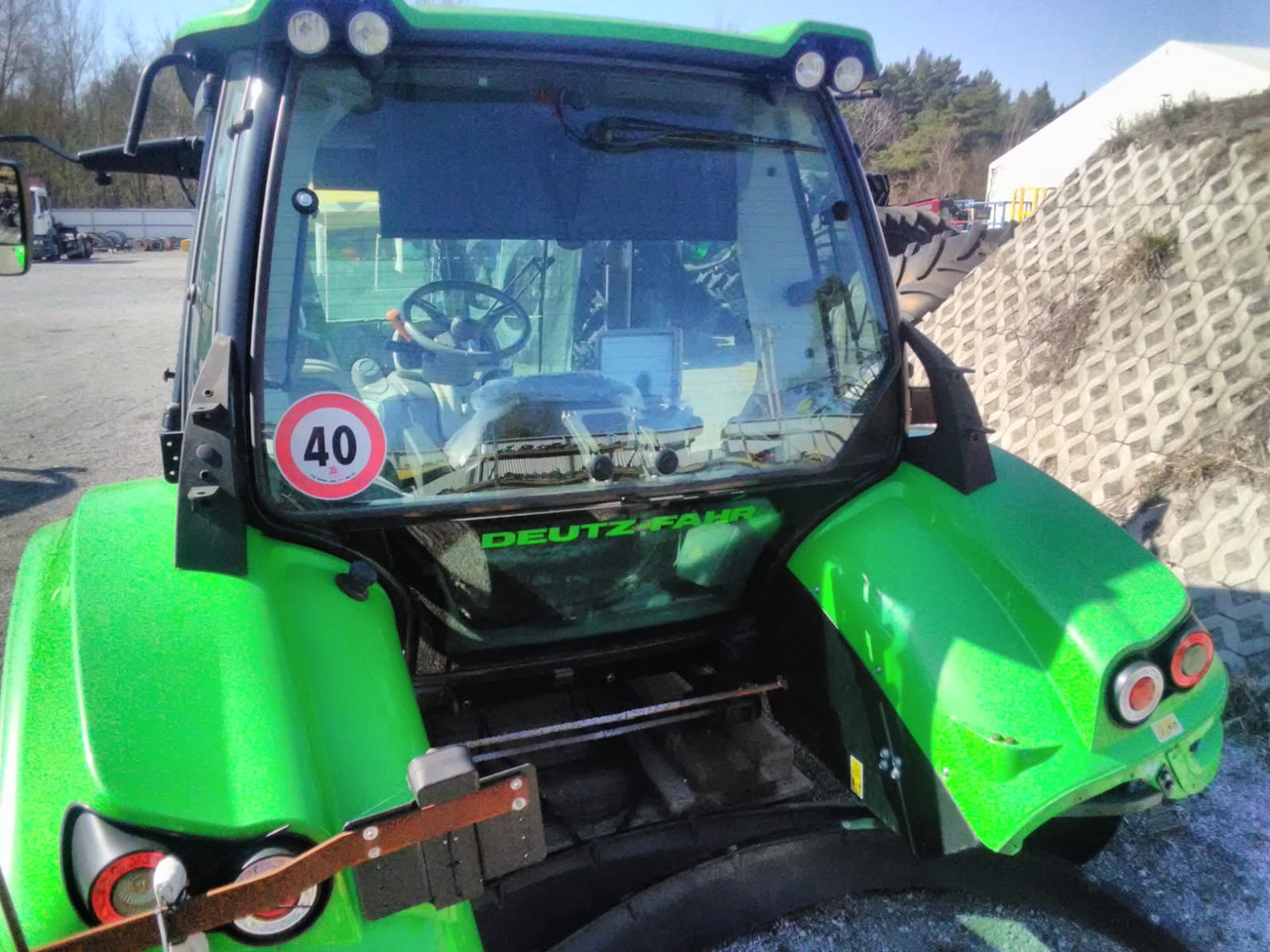 - Kabina za Traktor: slika 4 - Kabina za Traktor: slika 4